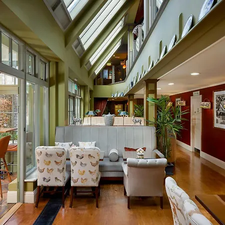 Old Stable Mews Castle Leslie *