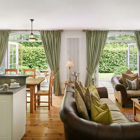 Old Stable Mews Castle Leslie *